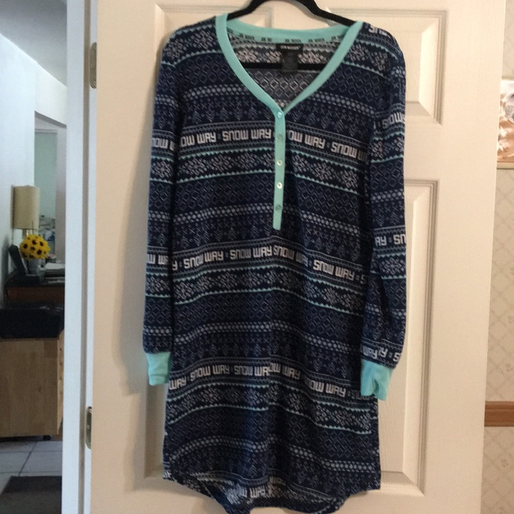 NWT Joe Boxer size Medium  velour  night shirt